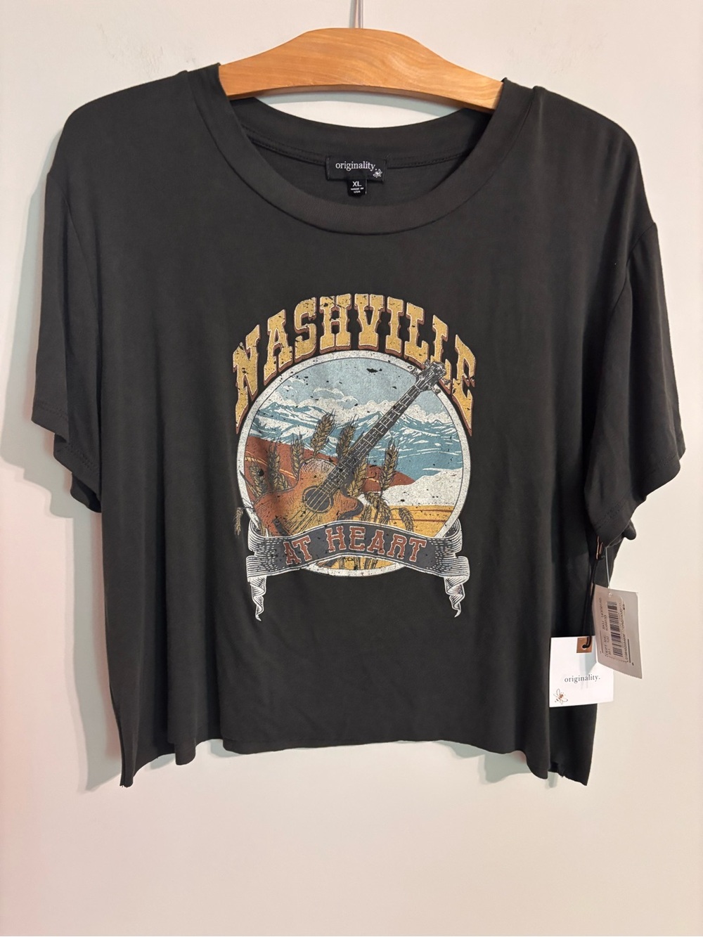 Originality NWT Nashville graphic crop Tshirt